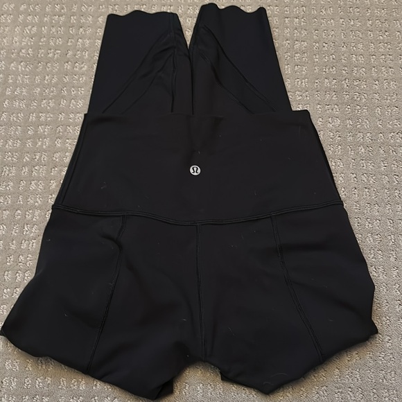 Lululemon good conditioning black yoga tights with scalloped hem. Size 6 23” - Picture 2 of 2